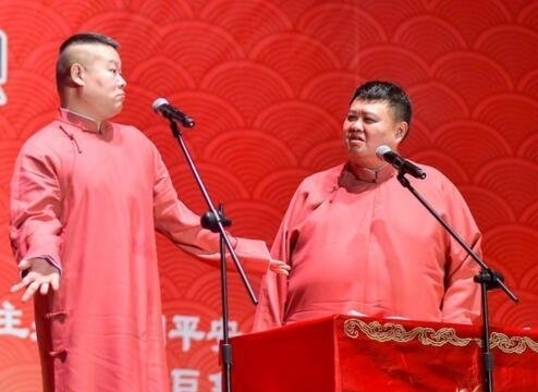 岳云鹏演出疑回应辣妹风波 连说三遍“没有的事