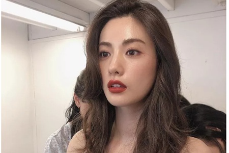 性感的丰唇妆容是怎么画的，Nana、戚薇喜欢的口红色号